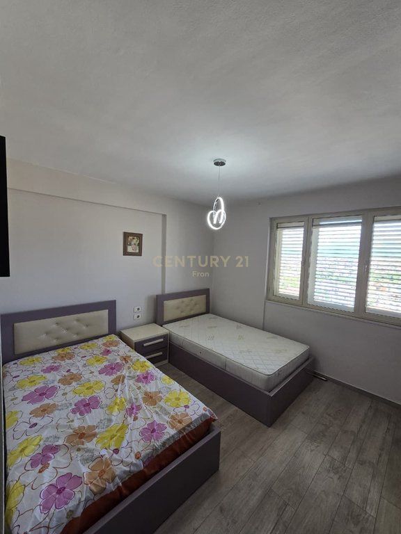 Shitet apartament tek Casa Italia