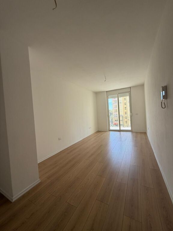 Shitet apartament 2+1 Iliria