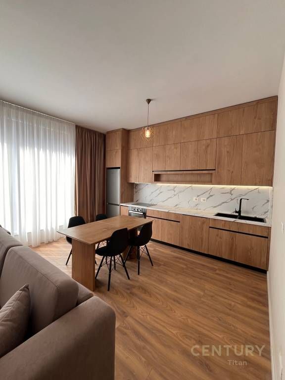 Affittasi nuovo appartamento 1+1, in via Siri Kodra, vicino all'Hotel Meridian 750 € /Mese