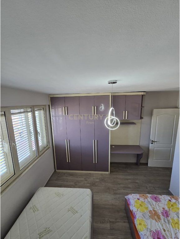 Shitet apartament tek Casa Italia