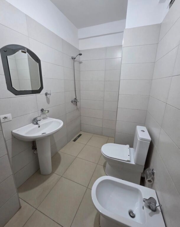 Astir, appartamento 2+1 in affitto! 45.000 Lek