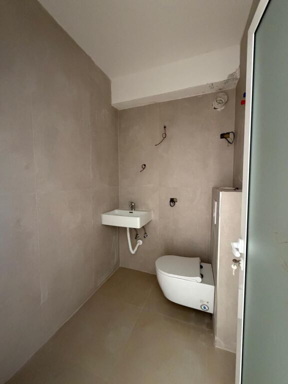 Shitet apartament 2+1 Iliria