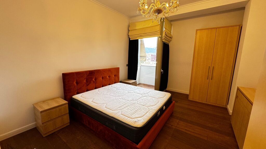 Apartament 4+1 me qira tek Garda!