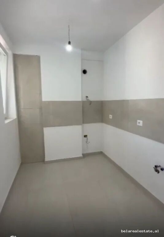 Ufficio in Affitto 3+1 Vicino al Nuovo Boulevard (ID BZ21036) Tirana