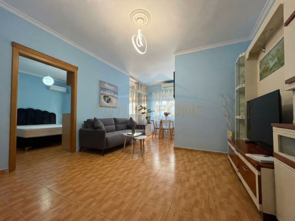 Affitto, Appartamento 1+1, Via Barrikadave, Tirana.