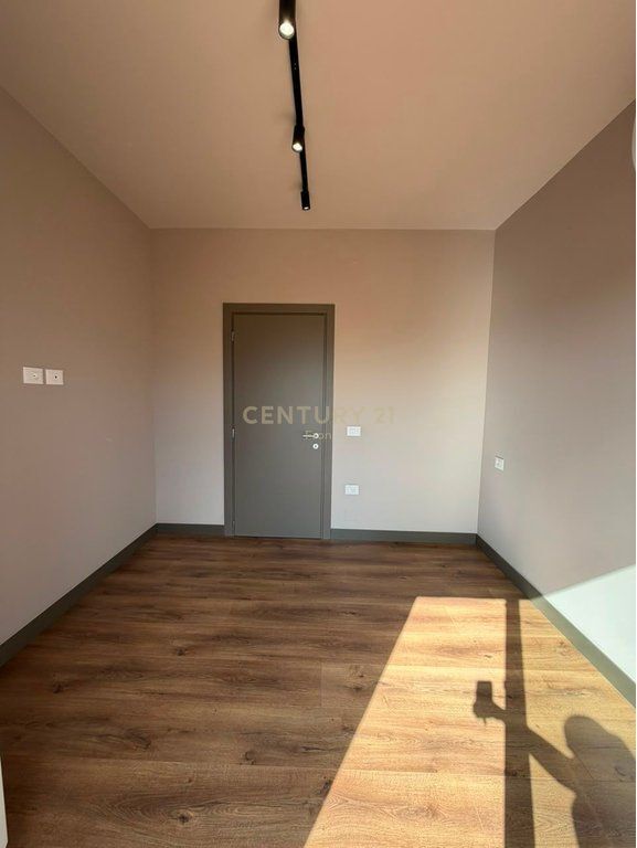 APPARTAMENTO 3+1+2 IN AFFITTO | PETRO NINI 1.650 € /Mese 1.500.000 Lek /Mese