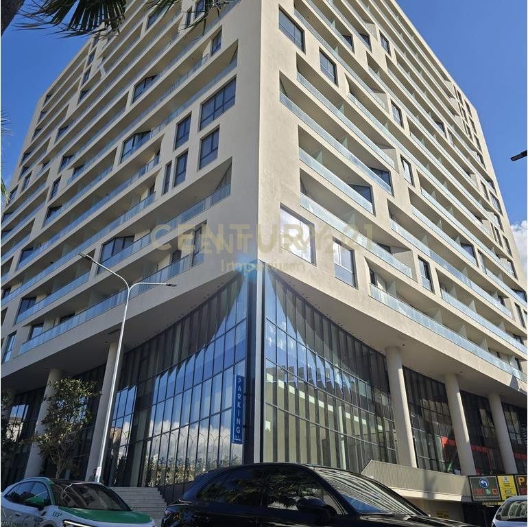 Apartament 2+1+2 me vend parkimi për qira – Ideal për zyra/ biznese të ndryshme