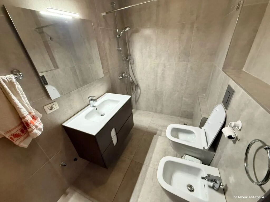 Appartamento In Affitto 2+1 Vicino al Comune di Parigi (ID B2202074) Tirana