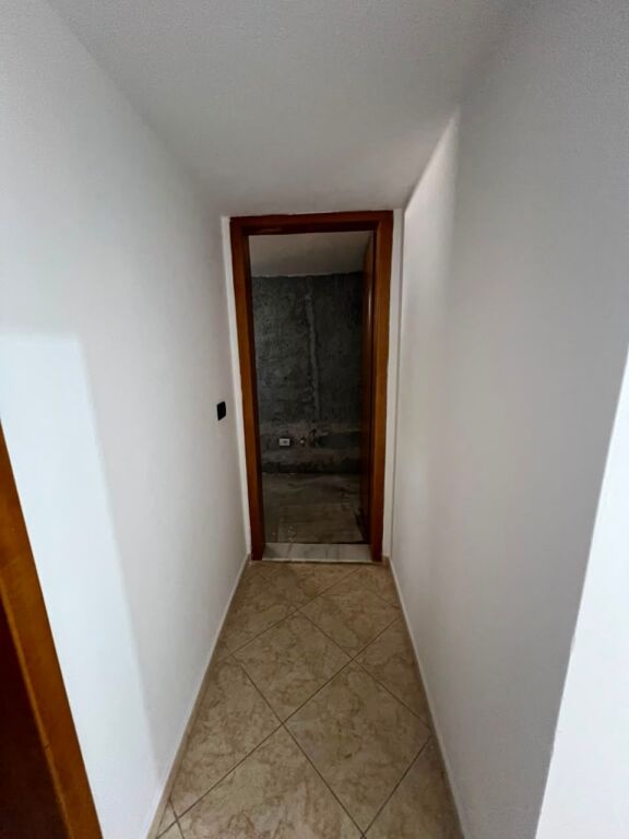 Jepet me Qira – Kati i 3-të i Vilës 3+1, Rruga Pjetër Bogdani