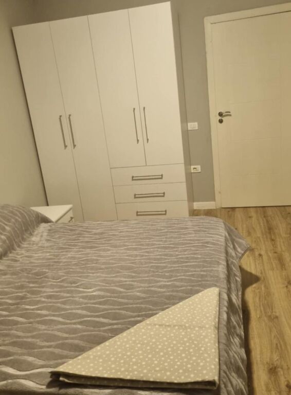 Shitet Apartament  1+1
