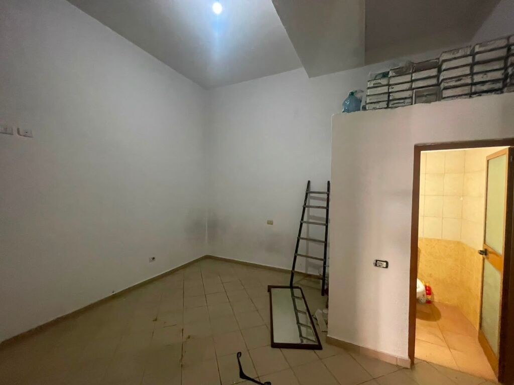 NEGOZIO 47 m² IN AFFITTO YZBERISHT