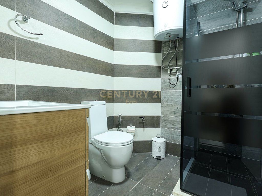 SHITET STUDIO NE QENDER , DURRES !