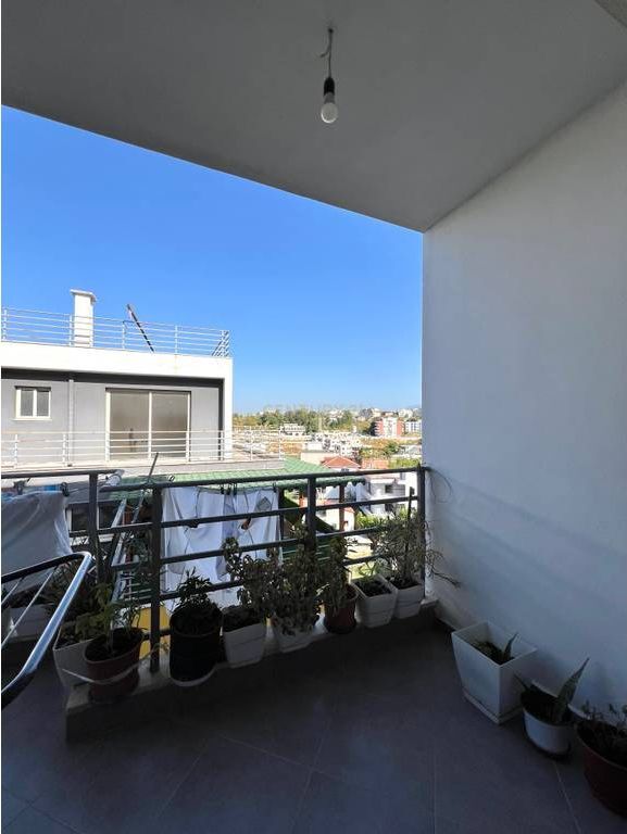 Apartament 2+1 Per Shitje Kompleksi Tom Doshi , Shkozë