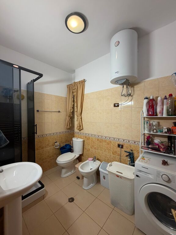 Shitet Apartament 2+1 ne Plazh