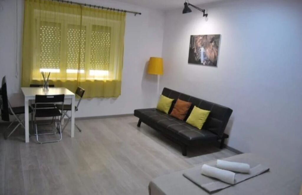 Okazion Home studio Rr.e Durresit per 10 muaj =43.000 leke