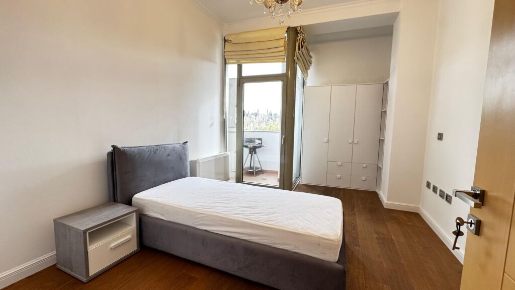 Apartament 4+1 me qira tek Garda!