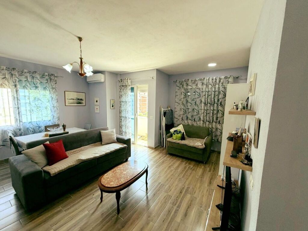 SHITET apartament 1+1 BUZE DETIT tek Shkëmbi i kavajës - Hotel "BELLAVISTA" DURRES