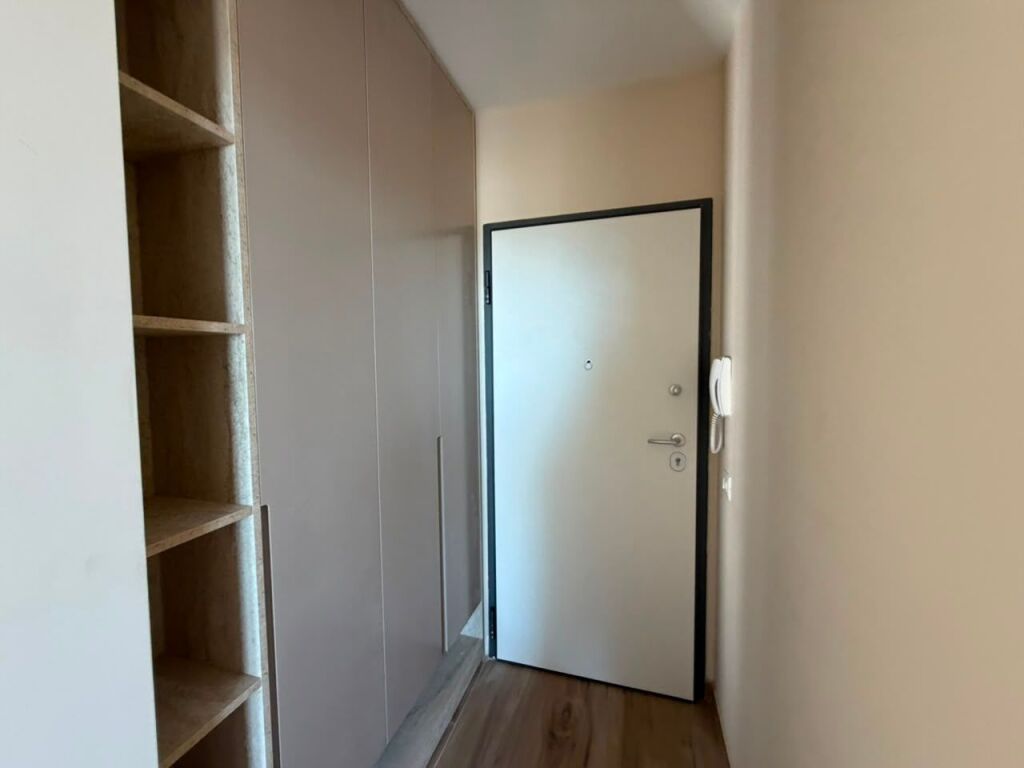 Shitet Apartament 1+1+verande te Mali Robit