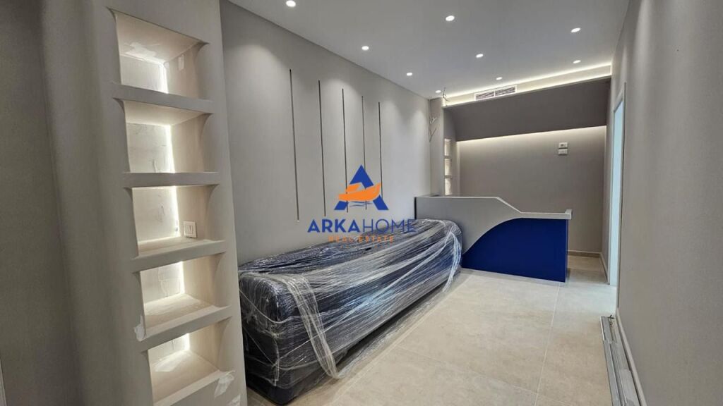 JEPET AMBIENT PER KLINIKE ME QERA 140 M2 "KOMUNA E PARISIT" 2500 EURO