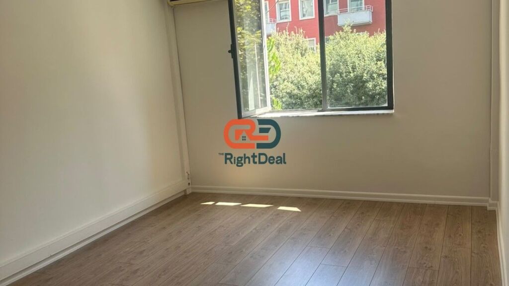 In Centro, All'inizio del Viale Zogu 1, Locale in Affitto, Ideale per Uffici o Cliniche!!!