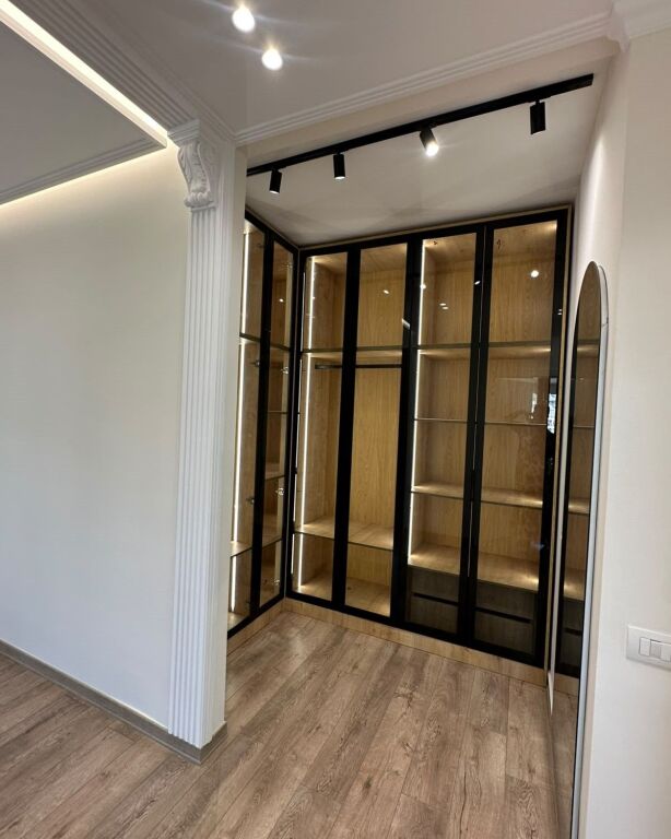 Shitet apartament 2+1 tek Liqeni i Thate , Kopshti Botanik .