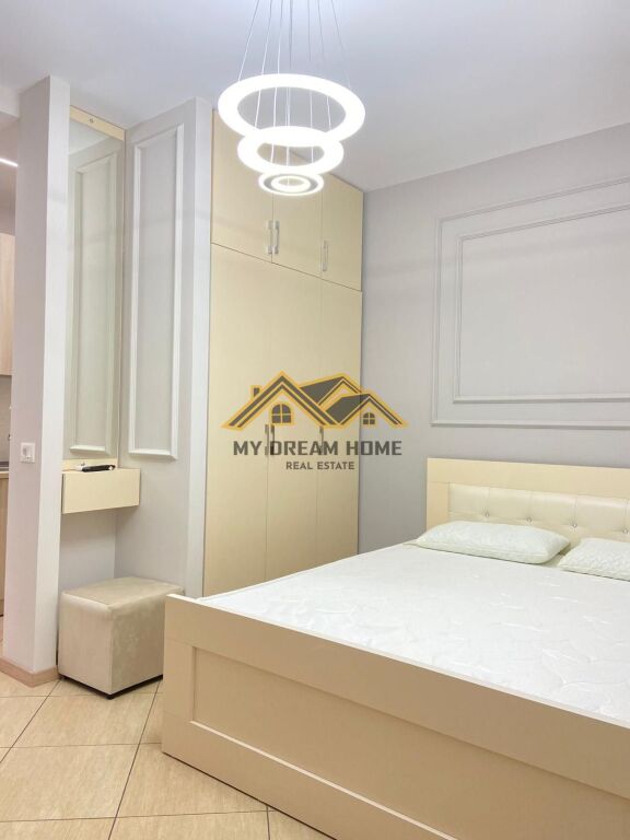 JEPET ME QERA GARSONIERE NE PLAZH DURRES TEK PINETA