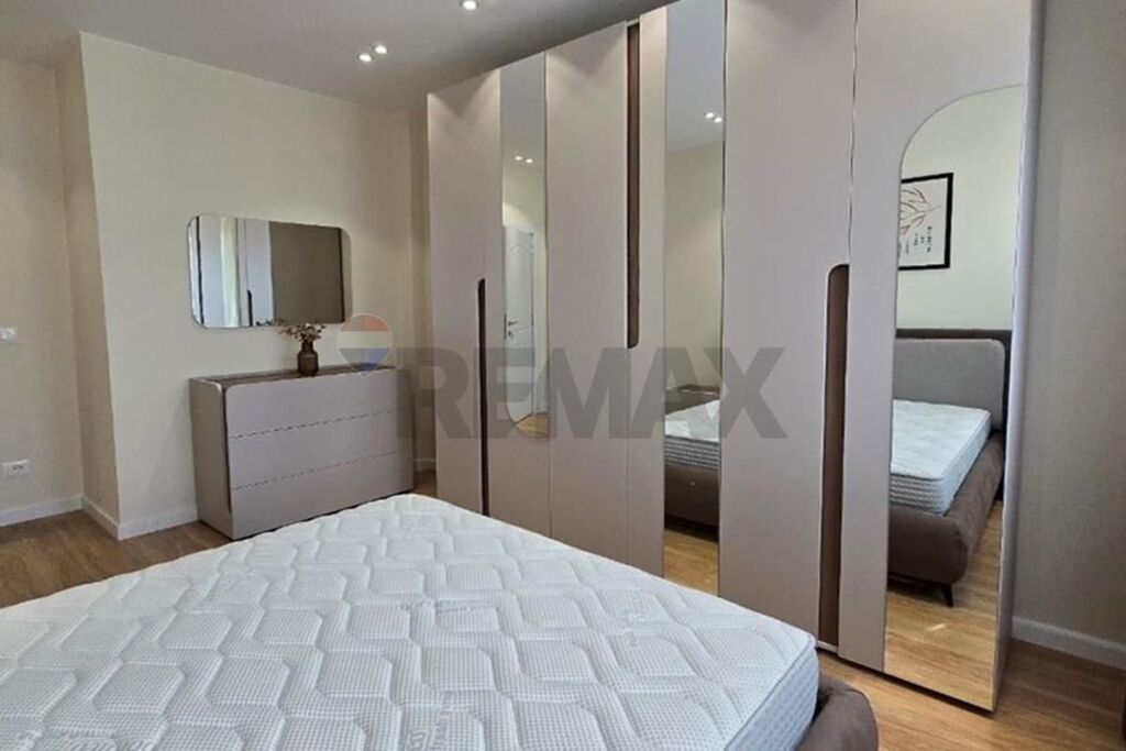 Apartament - Për Shitje - Qendra Kristal, Tiranë