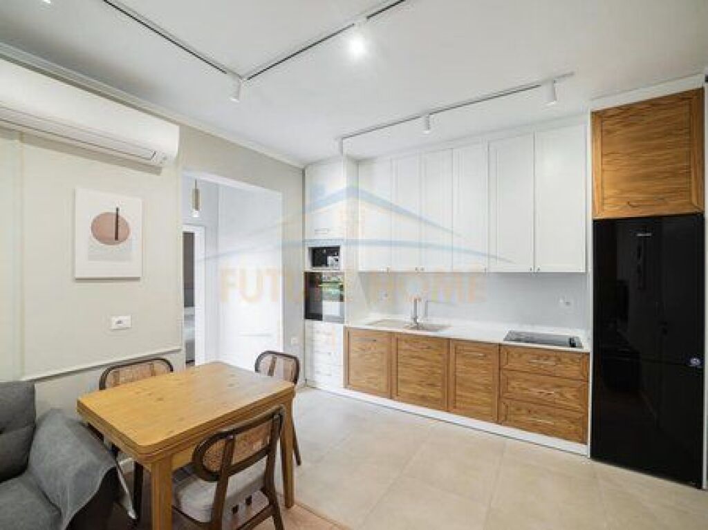 Shitet, Apartament 2+1 Pazari i Ri- Optika Roma