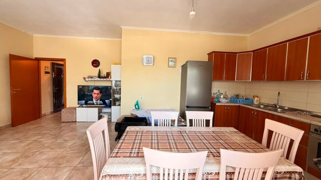 Shitet Apartament 2+1 tek Kafja e Rremes