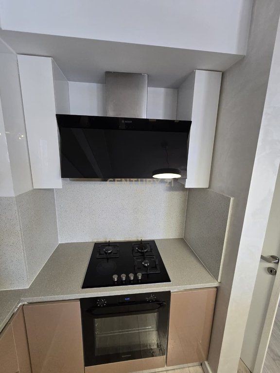 Shitet apartament tek Casa Italia