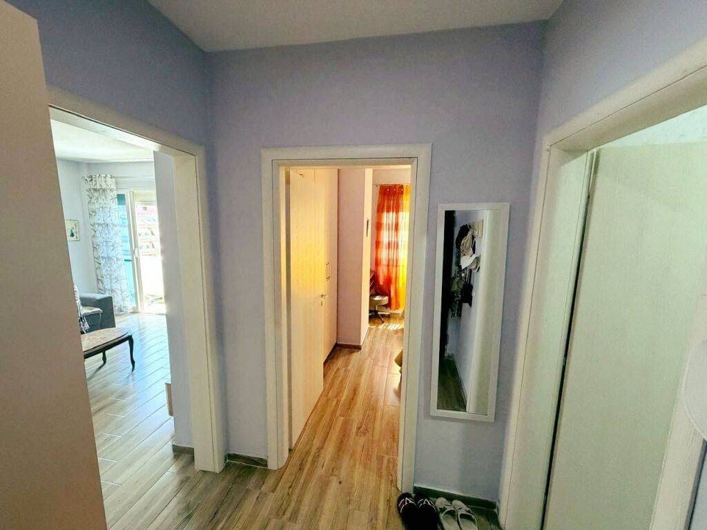 SHITET apartament 1+1 BUZE DETIT tek Shkëmbi i kavajës - Hotel "BELLAVISTA" DURRES