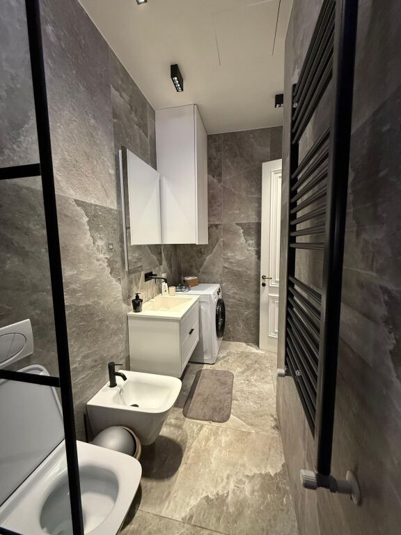 Qera | Apartament 1 + 1 + Post Parkimi | Kompleksi Delijorgji | 1200 €/muaj