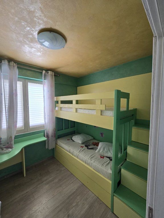 Shitet apartament tek Casa Italia
