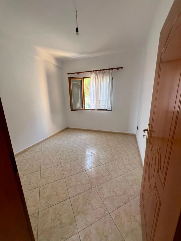 Jepet me Qira – Kati i 3-të i Vilës 3+1, Rruga Pjetër Bogdani