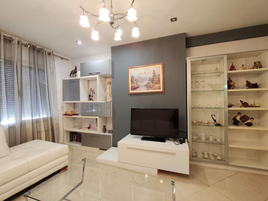 Affitto | Apartament 2 + 1 | 21 Dhjetori | 700 €/mese