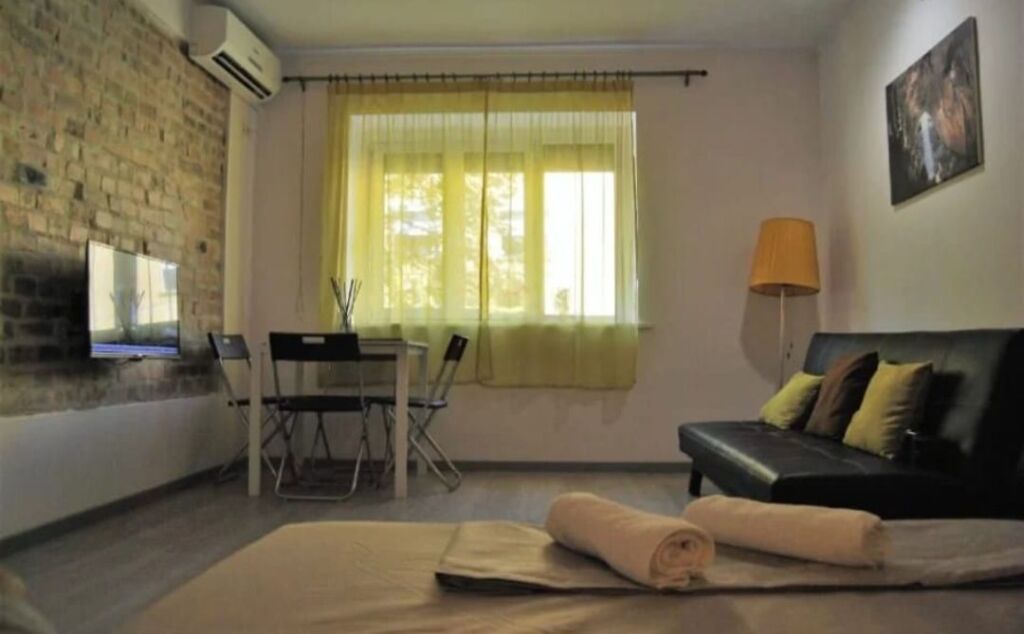 Okazion Home studio Rr.e Durresit per 10 muaj =43.000 leke