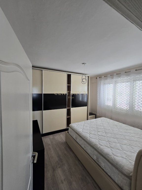 Shitet apartament tek Casa Italia