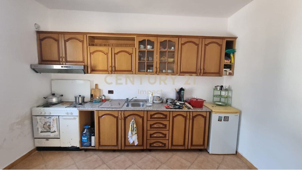 Shtepi private 2+1 Me Qira tek Spitali Ushtarak, Tiranë - 400€