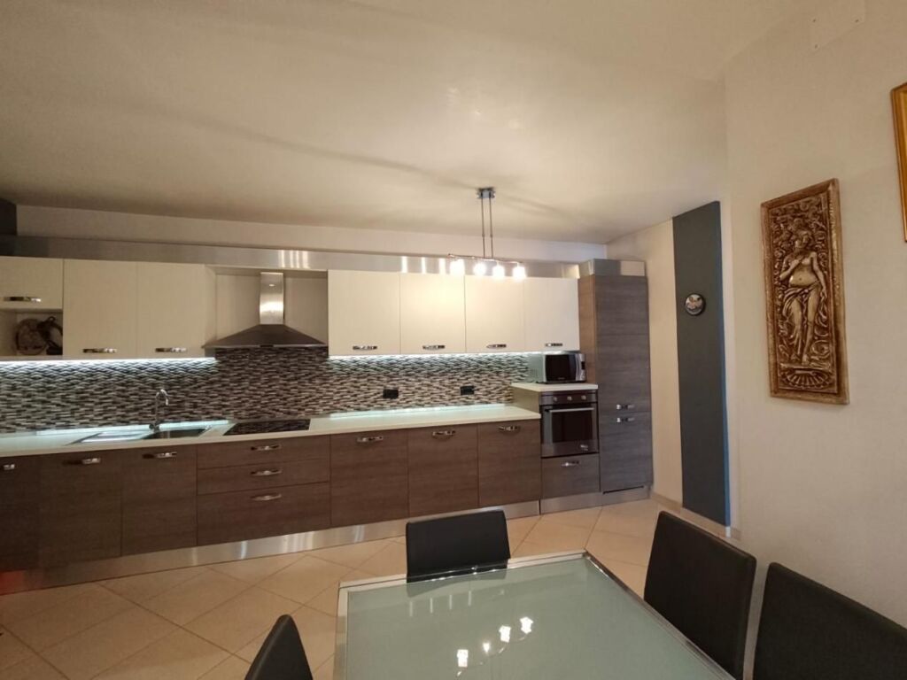Affitto | Apartament 2 + 1 | 21 Dhjetori | 700 €/mese