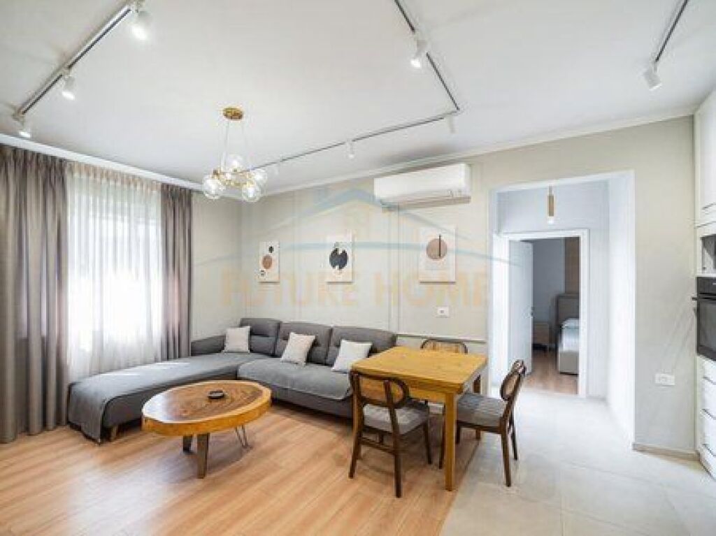 Shitet, Apartament 2+1 Pazari i Ri- Optika Roma