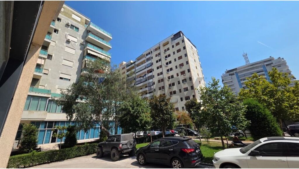 🏢 DYQAN ME QIRA – PRANË KRYQIT TË KUQ, VLORË