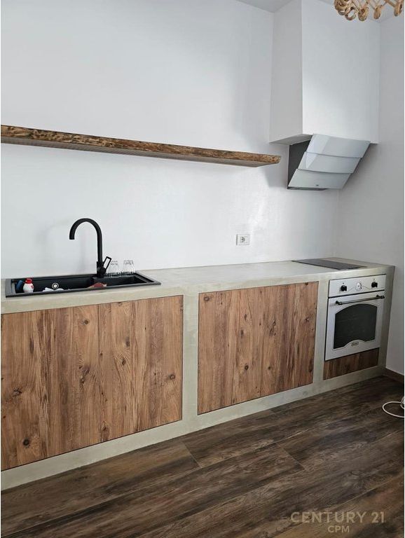 NE SHITJE APARTAMENT 1+1, DHERMI