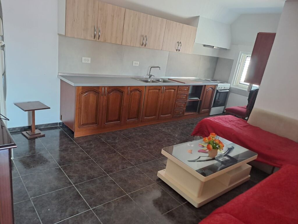 Qera | Shtëpi private 2 + 1 | Rruga Havzi Nela | 400 €/muaj