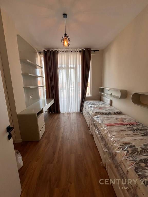 Jepet me qira apartament i ri 2+1+1 tualet+2 ballkone, ne rrugen Siri Kodra, prane Hotel Meridian 1,100 € /Muaj