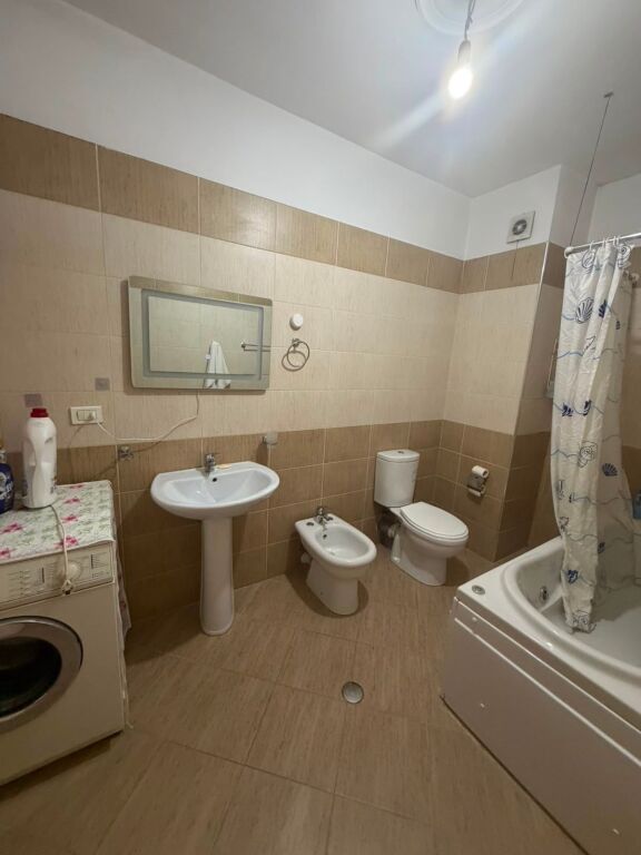 Jepet me qira 1+1 Kthesa e Kamzes 42.000 leke
