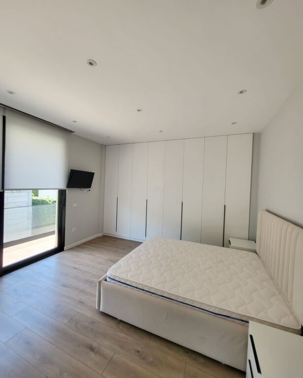 🏡 JEPET ME QIRA VILË – LIQENI I THATË