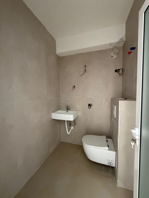 Shitet apartament 2+1 Iliria