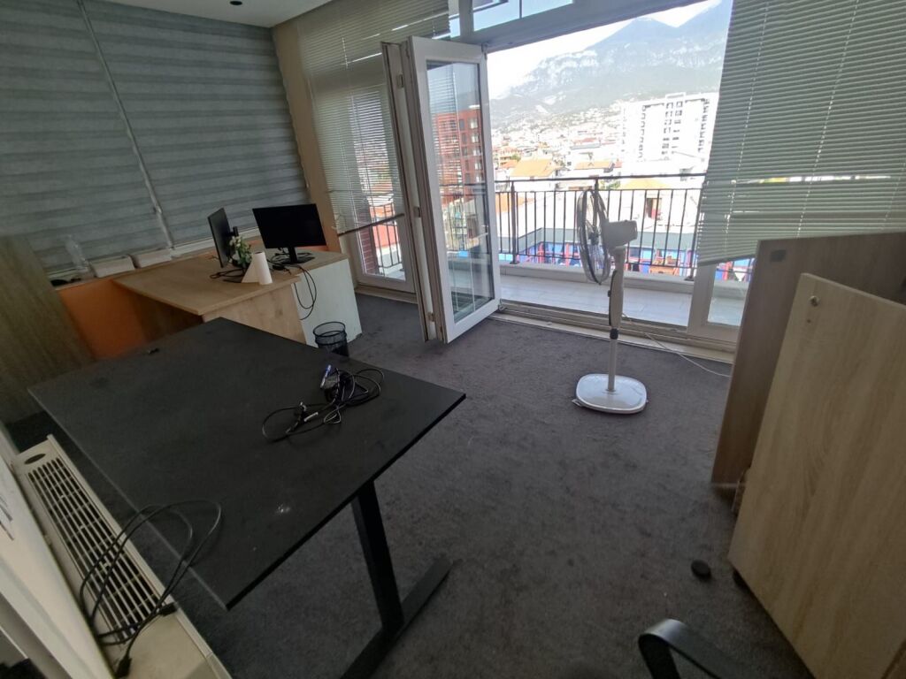 2 office spaces for rent are given in the 5 Maj area near Con Cord Center  ID 5406