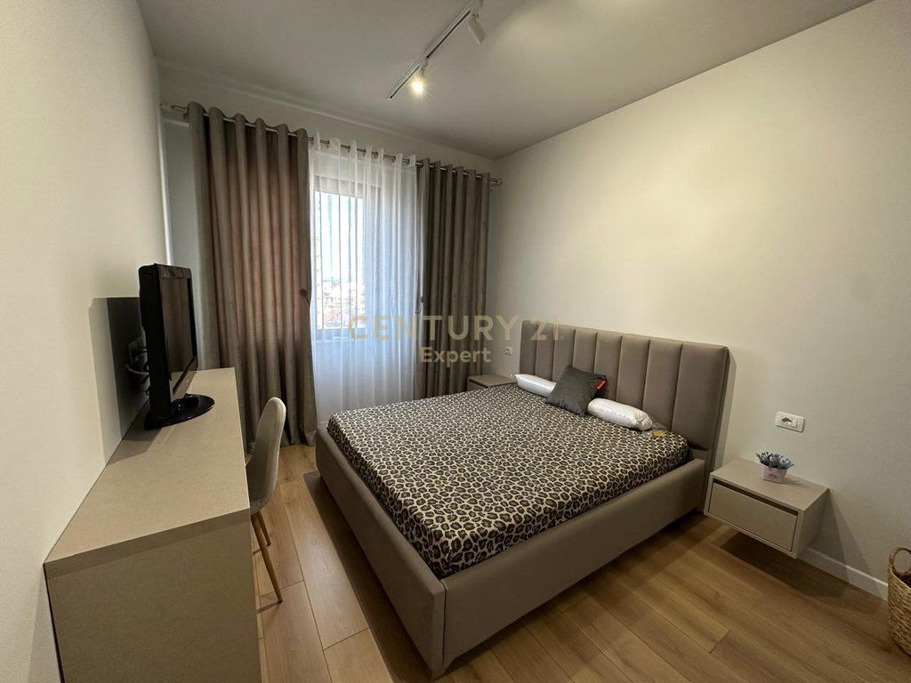 APARTAMENT 2+1+2+POST PARKIMI PRANE SPAK