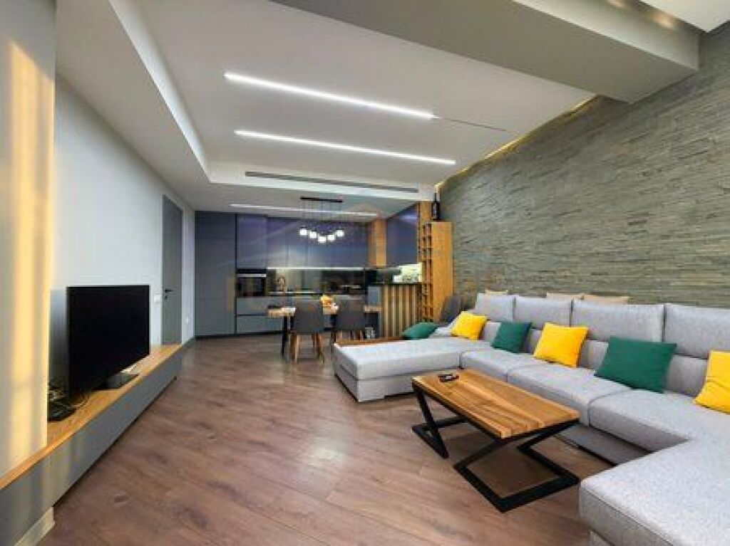 Shitet, Apartament 2+1+2, Rruga e Kavajes, Tiranë